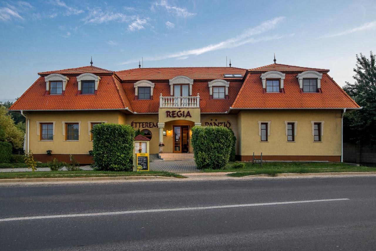 Bed and Breakfast Regia Panzió Halászi Exterior foto